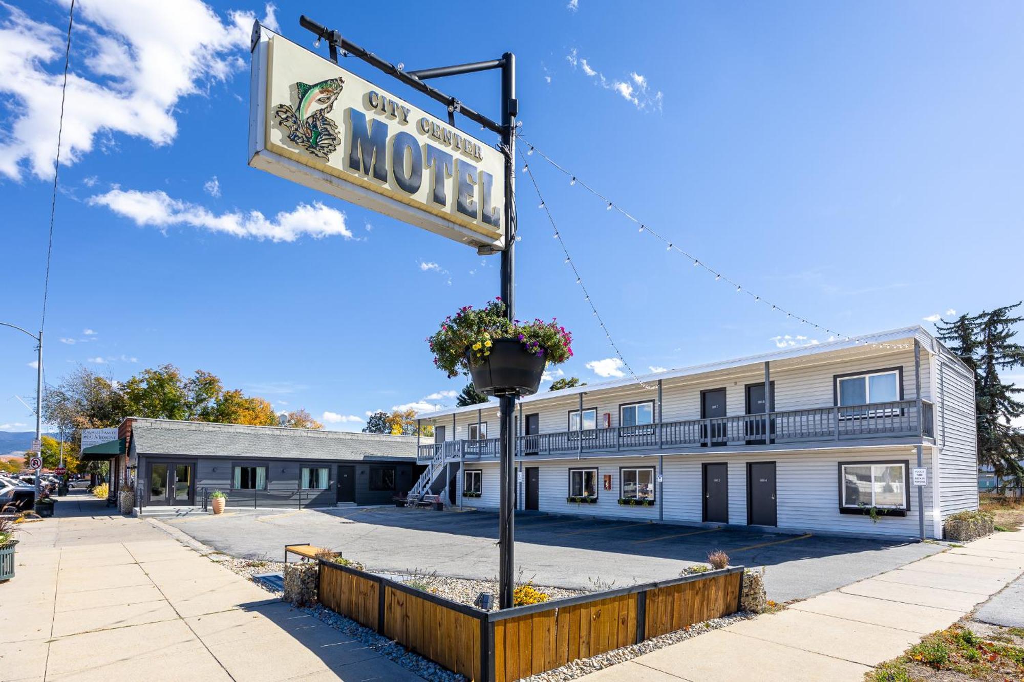 Motel Center *